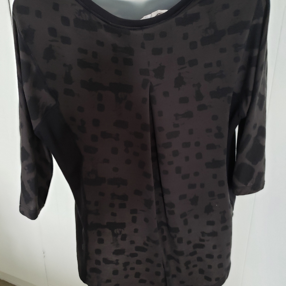 Lululemon 3/4 sleeve top - Picture 2 of 4
